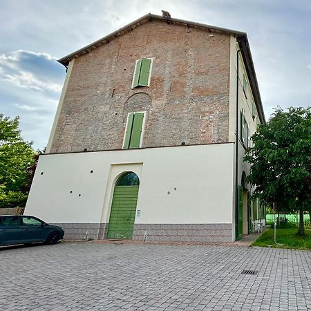 Intero Appartamento Con Giardino In Palazzo Del 1600 Campogalliano Luaran gambar