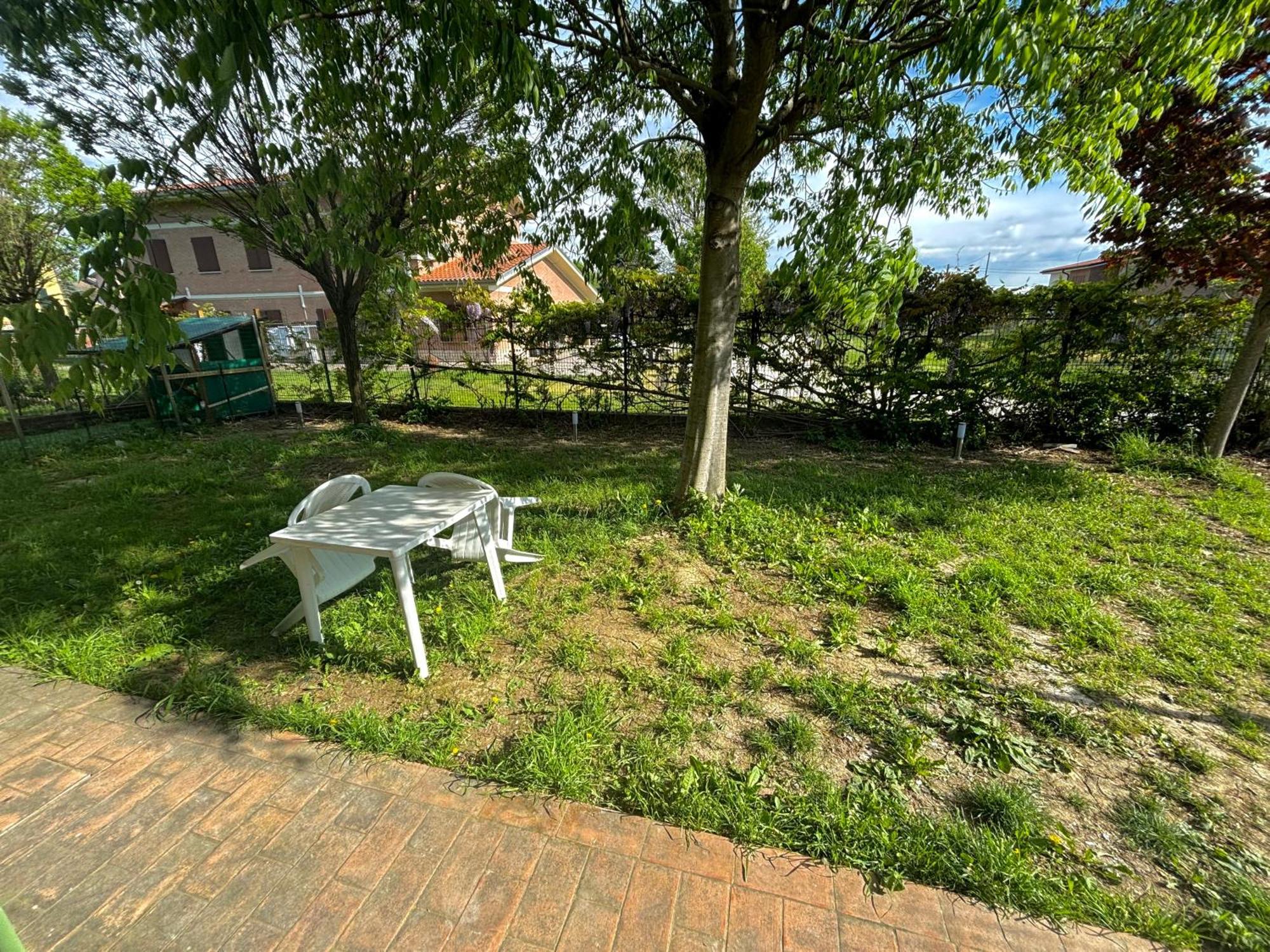 Intero Appartamento Con Giardino In Palazzo Del 1600 Campogalliano Luaran gambar